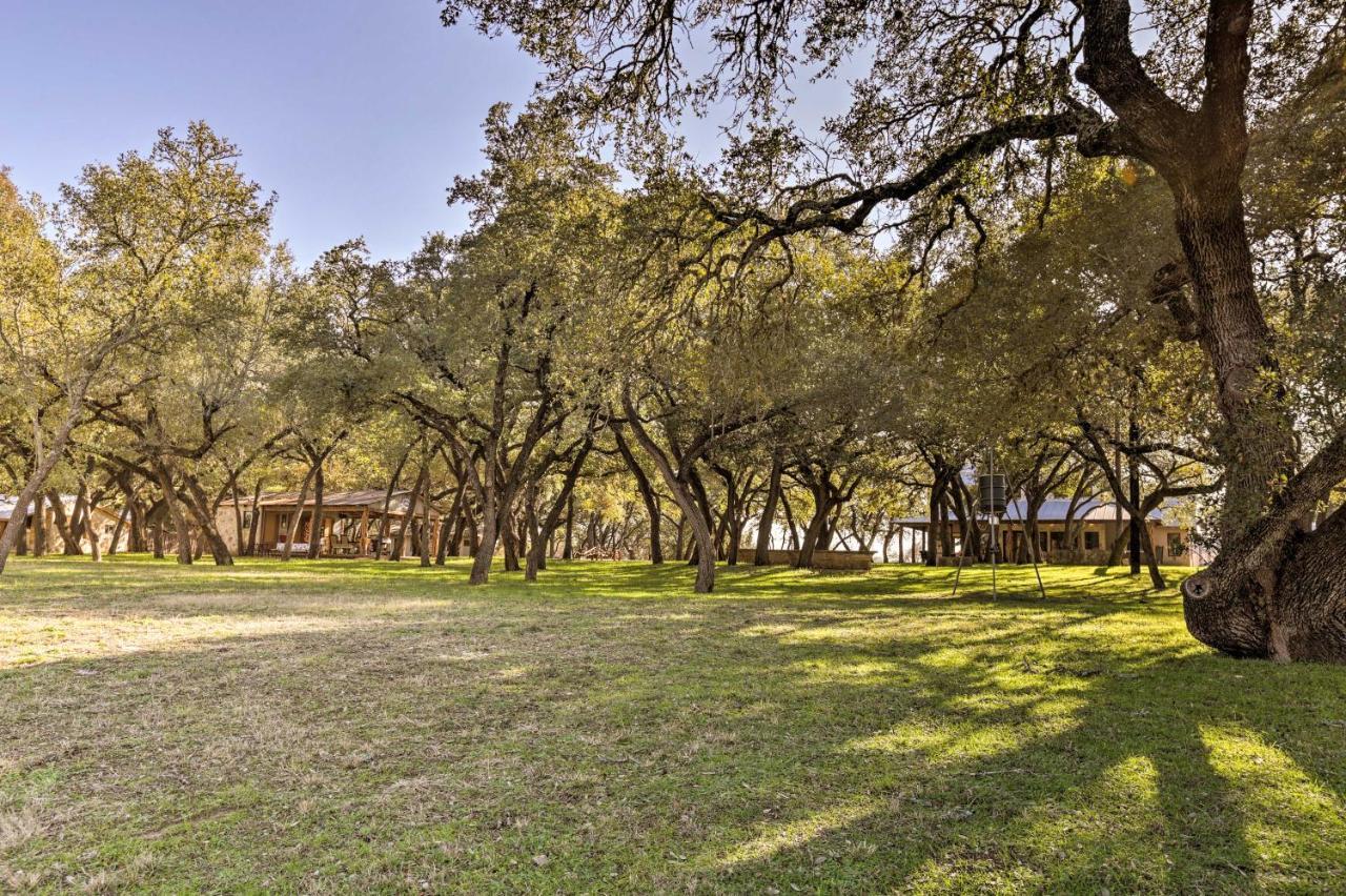Blanco Riverfront Historic Home, 3 Mi To Downtown! ภายนอก รูปภาพ