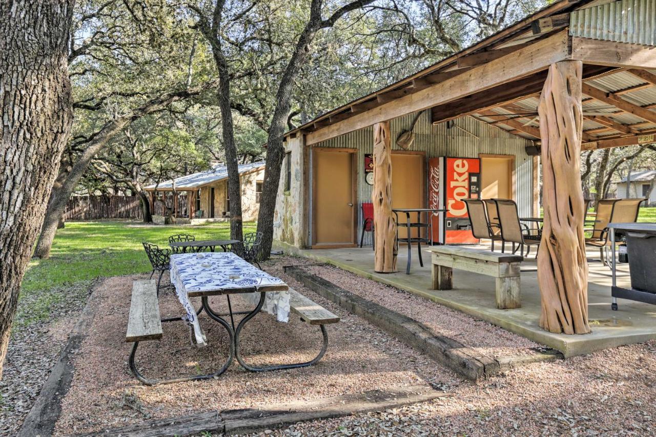 Blanco Riverfront Historic Home, 3 Mi To Downtown! ภายนอก รูปภาพ